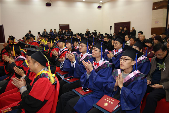 游艇会yth206官方网2019届研究生毕业典礼暨学位授予仪式举行